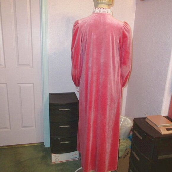Vtg Gilligan & O'Malley Velour Nightgown Robe Size S Long Pockets Prairie Modest - Picture 8 of 12